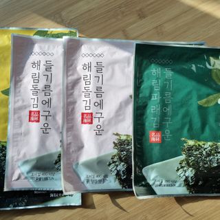[해림맛김] 들기름에 구운 바삭바삭 김 4종 세트 + 1종 랜덤발송 총5개입 — 5점을 준 리뷰어가 2021년 2월 올린 사용 사진