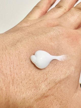 나우 [리브엠]피부 속부터 겹겹이, 촘촘하게! 워터핏8중 수분착붙 크림 — 4.5점을 준 리뷰어가 2025년 5월 올린 사용 사진
