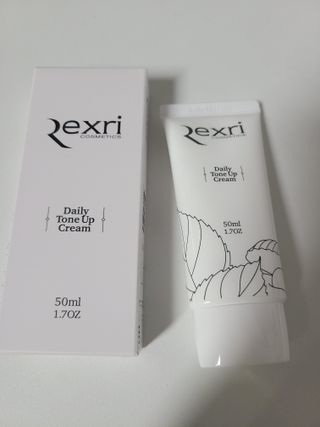렉스리 데일리 톤업 크림 Rexri Daily Tone Up Cream — 5점을 준 리뷰어가 2022년 9월 올린 사용 사진