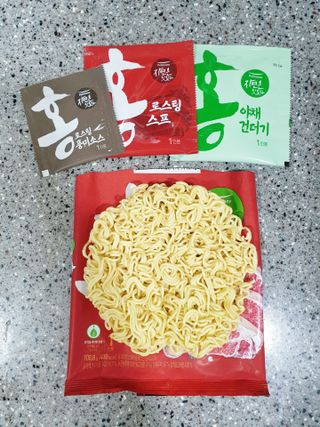 [풀무원] 자연은맛있다 정면, 백면, 홍면  세트 — 5점을 준 리뷰어가 2021년 4월 올린 사용 사진