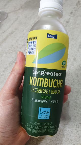 더그레잇티 콤부차 [매일유업] 더그레잇티 44kcal 콤부차 300ml *12개입 (오리지널 6개+베리리치 6개) — 5점을 준 리뷰어가 2023년 7월 올린 사용 사진