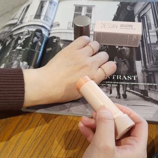 바르는뷰티 데생멀티밤 식물유래성분 97 저분자콜라겐 피부수분 미백 주름개선 멀티밤스틱 — 5점을 준 리뷰어가 2021년 10월 올린 사용 사진