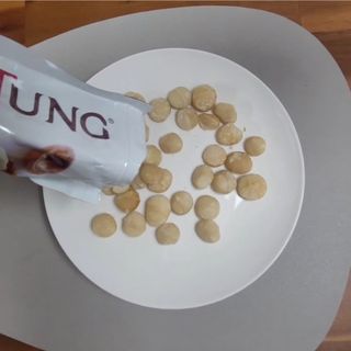 도이퉁 마카다미아 넛 90g  로얄 마카넛 오리지널 쏠트 허니 — 5점을 준 리뷰어가 2021년 2월 올린 사용 사진