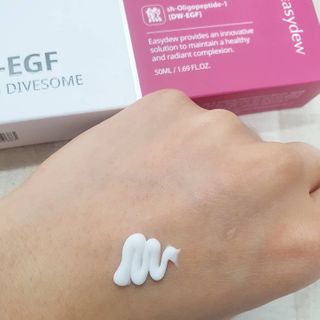 이지듀 DW-EGF 크림 다이브좀_콜라겐이 쏙쏙, 탄력피부로 다이빙 — 4.5점을 준 리뷰어가 2021년 2월 올린 사용 사진