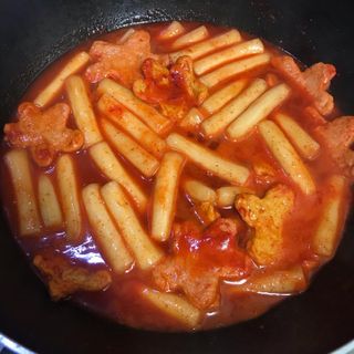 빨간키트 떡볶이 밀키트 2~3인분 매운맛 국물 떡볶이 만들기 쉬운 황금 레시피 분말 소스로 간편한 요리 — 5점을 준 리뷰어가 2021년 10월 올린 사용 사진