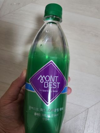 몽베스트 Montbest with Sparkling water Plain 20병 — 5점을 준 리뷰어가 2021년 11월 올린 사용 사진