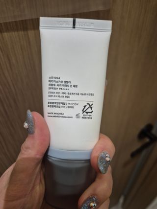 [스킨1004] 마다가스카르 센텔라 히알루-시카 워터핏 선세럼 50ml — 5점을 준 리뷰어가 2024년 5월 올린 사용 사진