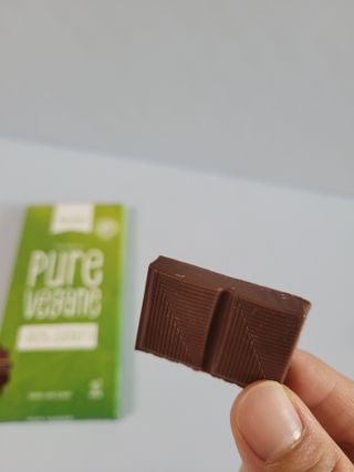 당류2g 자일리톨로 단맛을낸 슈카 퓨어비건 무설탕초콜릿 Xucker vegan 2개입 — 4.5점을 준 리뷰어가 2021년 4월 올린 사용 사진