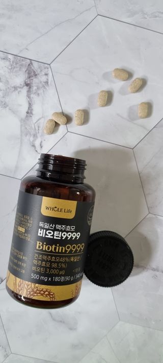 홀라이프 독일산 맥주효모 비오틴9999 180정 x 1병(6개월분) — 4.5점을 준 리뷰어가 2022년 8월 올린 사용 사진