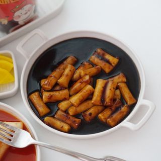 유비쿡 컵떡볶이 매운컵떡볶이2개/ 짜장컵떡볶이 2개  총 4개세트 — 5점을 준 리뷰어가 2021년 4월 올린 사용 사진
