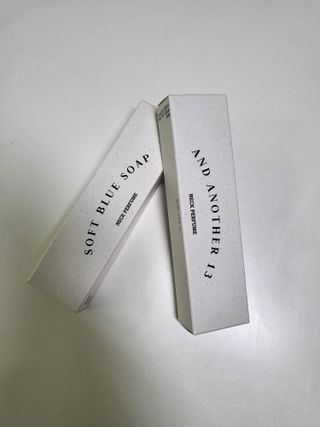 멈칫(MUMCHIT) 넥퍼퓸 NECKPERFUME 2가지 향 — 5점을 준 리뷰어가 2021년 11월 올린 사용 사진