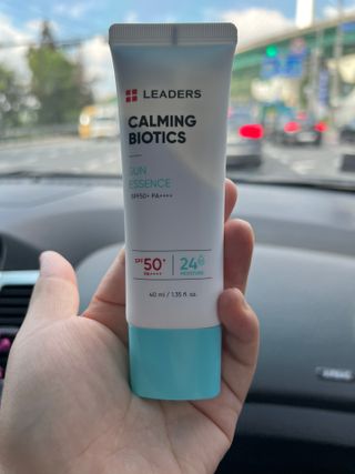 리더스코스메틱 리더스 카밍 바이오틱스 선 에센스 SPF 50+ PA++++ — 5점을 준 리뷰어가 2022년 8월 올린 사용 사진
