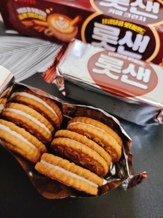 롯데제과 롯샌 카페크런치 — 5점을 준 리뷰어가 2021년 10월 올린 사용 사진