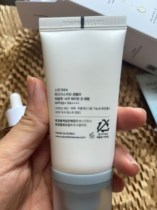 [스킨1004] 마다가스카르 센텔라 히알루-시카 워터핏 선세럼 50ml — 4.5점을 준 리뷰어가 2024년 5월 올린 사용 사진