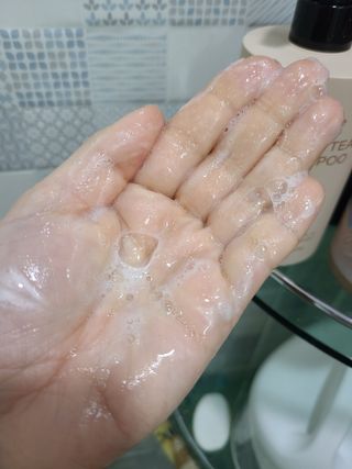 프리마인 더이상 뻣뻣하고 효과없는 탈모샴푸는 NO. 근본부터 케어하는 셀베이스 그린티샴푸(500ml) — 4.5점을 준 리뷰어가 2023년 1월 올린 사용 사진
