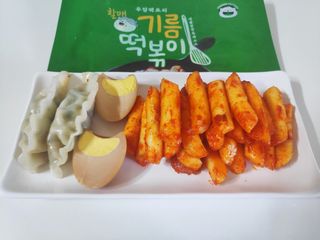 [푸딩팩토리] 떡볶이 베스트 2종_옛날 국물떡볶이 570g / 할매 기름 떡볶이  570g — 4.5점을 준 리뷰어가 2022년 5월 올린 사용 사진
