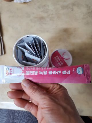 [몸엔용] 녹용 담은 탱탱 콜라겐 녹용 콜라겐 젤리 15g x 20포 — 5점을 준 리뷰어가 2022년 4월 올린 사용 사진