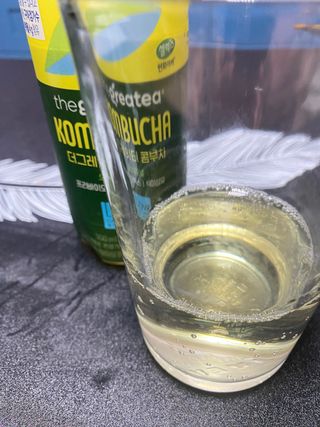 더그레잇티 콤부차 [매일유업] 더그레잇티 44kcal 콤부차 300ml *12개입 (오리지널 6개+베리리치 6개) — 4점을 준 리뷰어가 2023년 7월 올린 사용 사진
