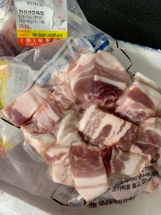 찐신선 한끼한팩 미국 냉동 목살 & 네덜란드 냉동 삼겹살 SET — 5점을 준 리뷰어가 2021년 10월 올린 사용 사진