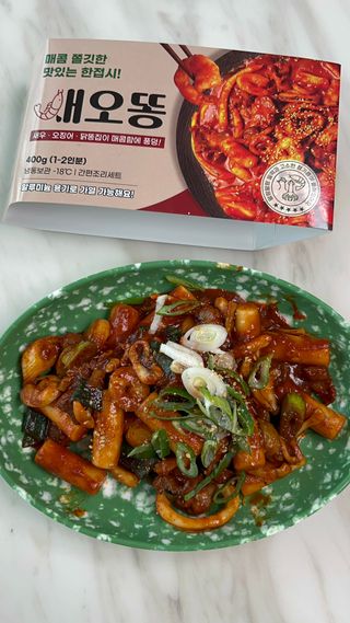 화끈한녀석들 새오똥400g 새우,오징어,똥집 볶음요리 소스,밀떡, 참기름 포함 — 5점을 준 리뷰어가 2022년 11월 올린 사용 사진