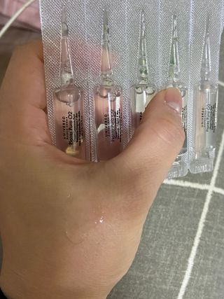 유니베르소 산소앰플 7일 집중케어 앰플 — 5점을 준 리뷰어가 2021년 8월 올린 사용 사진