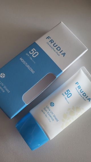 틱톡 [후르디아] 백탁NO! 화잘먹 수분광 선 에센스✨ — 4.5점을 준 리뷰어가 2023년 8월 올린 사용 사진