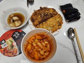 나우  [요리궁리] B타입 ( 매콤, 치즈, 매콤까르보 ) 꽃떡볶이 6개입 세트 — 5점을 준 리뷰어가 2025년 3월 올린 사용 사진
