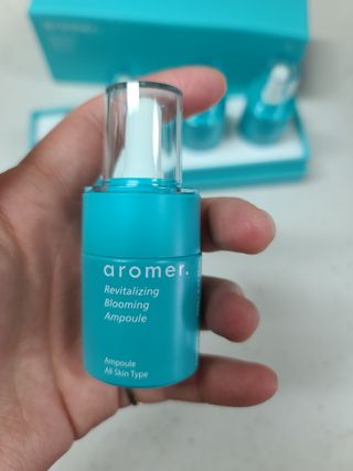 아로메르 리바이탈라이징 블루밍 앰플 10ml x 4ea — 5점을 준 리뷰어가 2021년 8월 올린 사용 사진