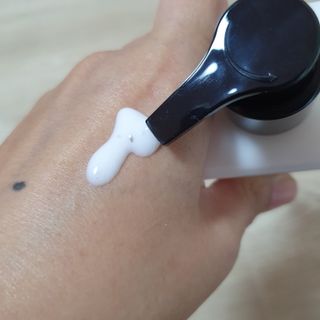 줄라이 모닝 _ JULY MORNING 줄라이모닝 하이드레이팅 퍼퓸드 바디앤핸드 에멀젼 — 4.5점을 준 리뷰어가 2021년 10월 올린 사용 사진