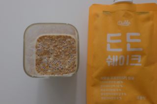 [덜다] 든든 식물성 단백질 쉐이크 40g X 7입 (곡물/딸기) — 5점을 준 리뷰어가 2023년 8월 올린 사용 사진
