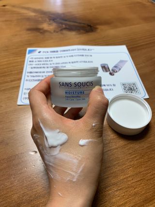 산수시 아쿠아 베네핏 24h 수부지 물광 속건조 수분크림 50ml — 5점을 준 리뷰어가 2021년 6월 올린 사용 사진