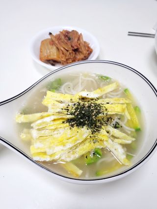[한면원] 잔치국수 2인분 — 5점을 준 리뷰어가 2023년 4월 올린 사용 사진