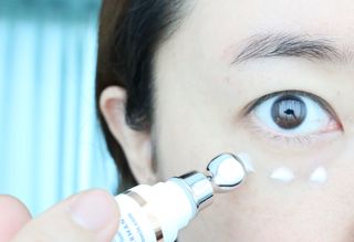 산수시 일루미네이팅 펄 영양 다크서클 스틱 아이 크림 케어 15ml — 5점을 준 리뷰어가 2021년 6월 올린 사용 사진