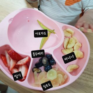 유비맘 캐릭터 실리콘 흡착 식판_색상 랜덤발송 — 5점을 준 리뷰어가 2020년 12월 올린 사용 사진