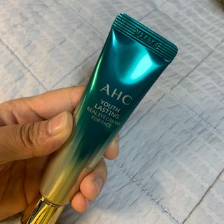 [NEW 탄력유턴 아이크림] AHC 유스 래스팅 리얼 아이크림 포 페이스 — 5점을 준 리뷰어가 2021년 3월 올린 사용 사진