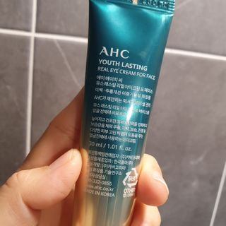 [NEW 탄력유턴 아이크림] AHC 유스 래스팅 리얼 아이크림 포 페이스 — 5점을 준 리뷰어가 2021년 2월 올린 사용 사진