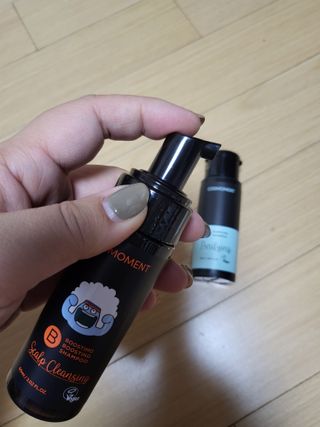 코스모먼트 부스티모 부스팅샴푸60ml + 비듬세정 진정샴푸50ml — 4점을 준 리뷰어가 2021년 11월 올린 사용 사진