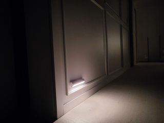아카라 어두울 때만 켜지는 스마트 무선 센서등 — 5점을 준 리뷰어가 2021년 12월 올린 사용 사진