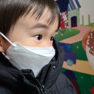위케어 KF94 마스크 숨쉬기편한 귀안아픈마스크 국산원부자재 사용 식약처 승인 마스크 — 5점을 준 리뷰어가 2021년 2월 올린 사용 사진