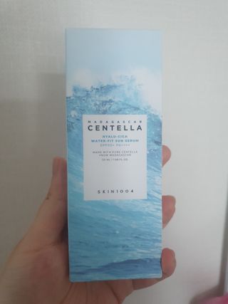 [스킨1004] 마다가스카르 센텔라 히알루-시카 워터핏 선세럼 50ml — 5점을 준 리뷰어가 2024년 5월 올린 사용 사진