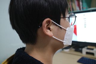 위케어 KF94 마스크 숨쉬기편한 귀안아픈마스크 국산원부자재 사용 식약처 승인 마스크 — 5점을 준 리뷰어가 2021년 2월 올린 사용 사진