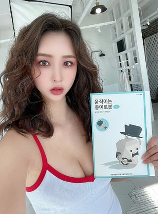 움직이는 종이로봇 - 로빗 로얄버전 움직이는 종이 로봇 - 로빗 — 4.5점을 준 리뷰어가 2021년 1월 올린 사용 사진