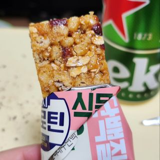 이지프로틴바 3종x각 2ea (고단백질바, 멀티단백질바, 식물성단백질바) — 4.5점을 준 리뷰어가 2024년 3월 올린 사용 사진