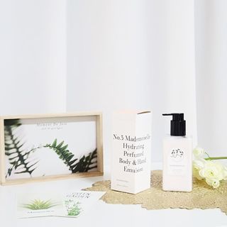 줄라이 모닝 _ JULY MORNING 줄라이모닝 하이드레이팅 퍼퓸드 바디앤핸드 에멀젼 — 5점을 준 리뷰어가 2021년 11월 올린 사용 사진