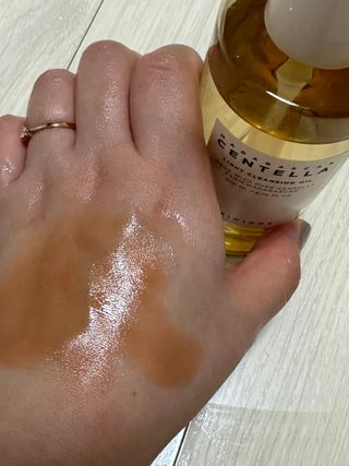 스킨1004 [SKIN1004] 마다가스카르 센텔라 라이트 클렌징 오일 200ml — 5점을 준 리뷰어가 2024년 7월 올린 사용 사진