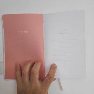 리훈 2024년 하고싶은말다이어리 만년형(위클리/데일리 중 택 1) — 5점을 준 리뷰어가 2023년 9월 올린 사용 사진
