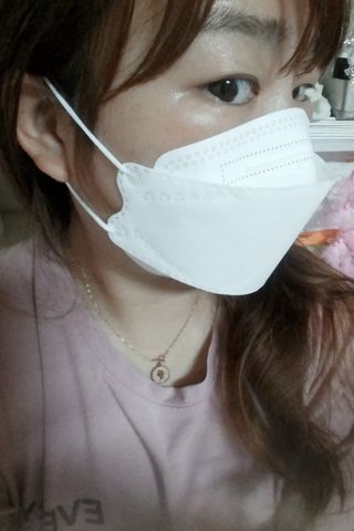 [심폐소생소] KF94 오늘의 마스크 대형 — 5점을 준 리뷰어가 2021년 11월 올린 사용 사진