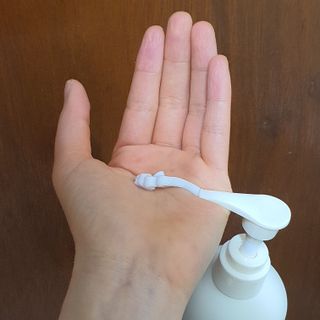 [위켄더스] 끈적임 없이 수분감을 채워주는 핸드& 바디로션 1종 랜덤발송 — 4점을 준 리뷰어가 2022년 5월 올린 사용 사진