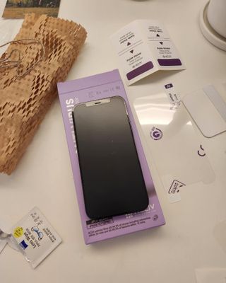 아클리브 Premium 항균 항바이러스 액정 보호필름(iPhone) — 5점을 준 리뷰어가 2022년 10월 올린 사용 사진