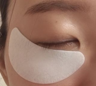 건강누리인터내셔날 레아라 다이아포스 슬리핑 아이패치 골드 & 물광 아이패치 [14회분/총 28매] — 5점을 준 리뷰어가 2022년 7월 올린 사용 사진